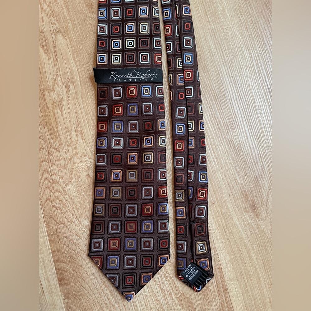 New NWT Kenneth Roberts platinum men’s silk tie brown geometric